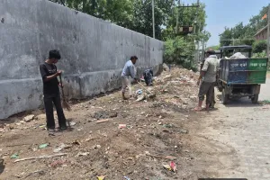 Faridabad News : विशेष स्वच्छता अभियान के तहत ग्रामीणों को किया जा रहा है स्वच्छता के प्रति जागरूक