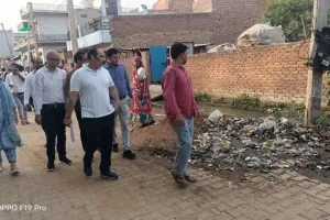Palwal/ Hodal News: उपायुक्त डा. जयेंद्र सिंह छिल्लर ने होडल में साफ-सफाई एवं ड्रेनेज व्यवस्था का किया औचक निरीक्षण