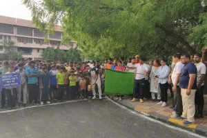 Faridabad News : योग को जीवनशैली का हिस्सा बनाकर रहें निरोग : एडीसी अंजलि श्रोत्रिया