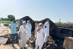 Nuh Kaama News: बड़कली अग्निकांड पीड़ित परिवार से मिले कांग्रेस नेता CA मुखत्यार अहमद, हरसंभव सहायता का दिलाया भरोसा 