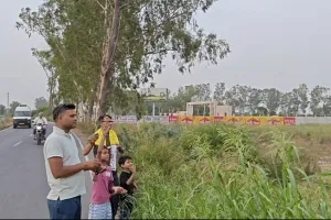 Palwal News : सड़कों के किनारे सीड बॉल डालकर पर्यावरण संरक्षण का संदेश दिया