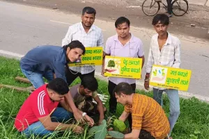 Palwal News : गुरु पूर्णिमा एवं विश्व प्रकृति संरक्षण दिवस के अवसर पर 5 देव वृक्षों को स्थापित किया