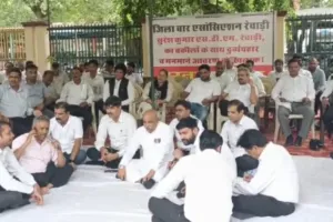 Rewari News: रेवाड़ी में वकील और एसडीएम में अजब गजब जंग  - वकीलों ने धरना लगाया, अदालतों का काम ठप 