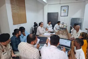 Hansi News: समाधान शिविर में एसडीएम राजेश खोथ ने सुनीं नागरिकों की समस्याएं