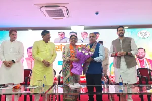 Gurugram News: भाजपा राष्ट्रीय महामंत्री तरूण चुघ और भाजपा प्रदेश अध्यक्ष डा. अर्चना गुप्ता ने जिला अध्यक्षों और जिला प्रभारियों, बीएलए-1 के साथ की बैठक