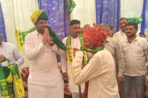 Narnaul News: दुष्यंत चौटाला महेंद्रगढ़ के कई गांवों का दौरा कर शोकाकुल परिवारों से मिले, किसानों और युवाओं के मुद्दों पर सरकार को घेरा