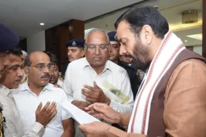 Gurugram News: बिल्डरों की मनमानी पर मुख्यमंत्री सख्त, दिए कड़े निर्देश 