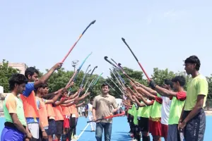 Faridabad News : राष्ट्रीय खेल दिवस: हॉकी के जादूगर मेजर ध्यानचंद की जयंती पर खेल मंत्री गौरव गौतम ने हॉकी खिलाड़ियों के साथ मनाया खेल दिवस