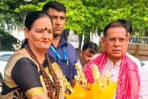 Faridabad News : पालन घर जन कल्याण ट्रस्ट की ओर से प्रिंसेस पार्क सोसाइटी में वितरण सम्मान समारोह का आयोजन