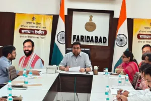 Faridabad News : पेंडिंग एवं री-ओपन मामलों को गंभीरता से लें अधिकारी : डीसी आयुष सिन्हा