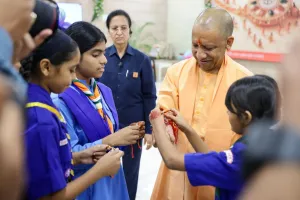 Uttar Pradesh News: रक्षाबंधन पर 'बिटिया और बहना-यूपी का गहना' स्नेह बंधन कार्यक्रम का आयोजन