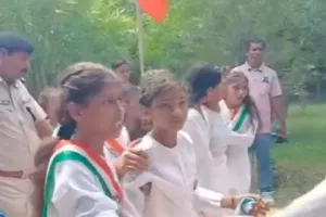 Nuh Mewat News: वंदे मातरम और राष्ट्रगान 5 मिनट तक लगातार गाने के लिए खड़े रहने से बेहोश हुईं एक दर्जन से छात्राएं