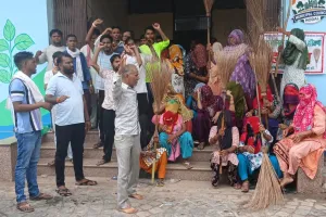 Palwal/Hodal News: हड़ताली सफाई कर्मचारियों ने शहर में निकाला विरोध जुलूस