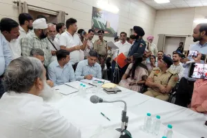 Chandigarh News: ऊर्जा मंत्री अनिल विज एमईएस ठेकेदार की मनमानी पर भड़के, श्रम विभाग को जांच कर एफआईआर दर्ज करने के सख्त निर्देश, बोले ‘‘वेतन में कटौती और उत्पीड़न बर्दाश्त नहीं’’