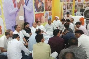 Palwal/Hodal News: राजस्व एवं आपदा प्रबंधन मंत्री विपुल गोयल, खाद्य एवं आपूर्ति राज्य मंत्री राजेश नागर, खेल एवं युवा अधिकारिता राज्य मंत्री गौरव गौतम ने विधायक हरेंद्र सिंह के निवास पर पहुंचकर स्वर्गीय गिर्राजो देवी को अर्पित की श्रद्धांजलि