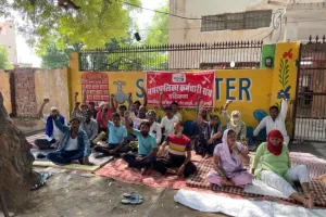 Narnaul News: 35 दिन बाद भी नहीं टूटी सफाई कर्मचारियों की हड़ताल, नोटिस के बावजूद ड्यूटी से दूर