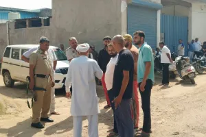 Palwal/Hodal News: नमकीन फैक्ट्री में हुई कर्मचारी की मौत पर ग्रामीणों ने फैक्ट्री पर विरोध प्रदर्शन कर दिया धरना