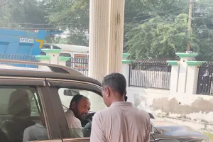 Nuh Mewat News: नूंह में ‘वोट चोर, गद्दी छोड़’ अभियान के तहत दिल्ली जा रहे कांग्रेस नेता अंजुम हुसैन को पुलिस ने किया डिटेन