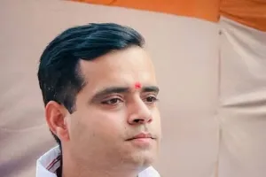 Gurugram News: दिल्ली कूच से पहले गुरुग्राम में कांग्रेस नेताओं के घर पहुंची पुलिस, कई को रास्ते में रोका