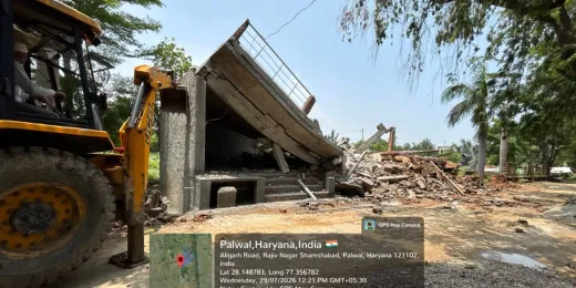 Palwal News : जिला नगर योजनाकार, पलवल द्वारा पलवल में हो रहे अवैध निर्माण पर आज फिर पीला पंजा