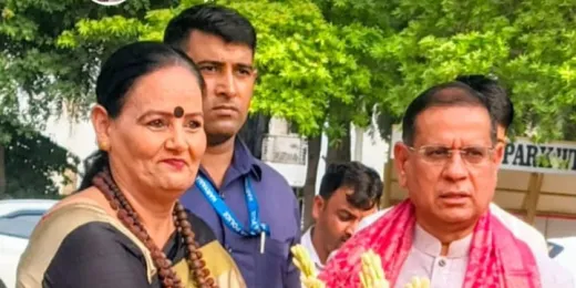 Faridabad News : पालन घर जन कल्याण ट्रस्ट की ओर से प्रिंसेस पार्क सोसाइटी में वितरण सम्मान समारोह का आयोजन