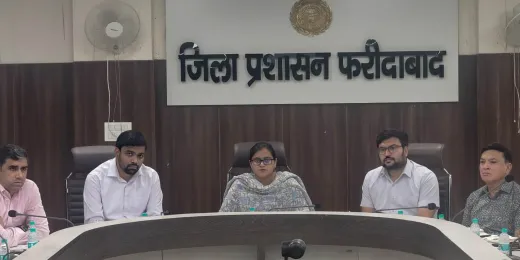Faridabad News : सीएम विंडो की लंबित शिकायतों का शीघ्र निस्तारण सुनिश्चित करें अधिकारी : एडीसी अंजलि श्रोत्रिया
