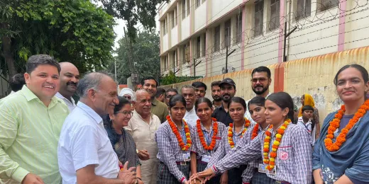 Faridabad news : हजारों स्कूली बच्चों को मिलेगी राहत, आर्य नगर में मिल्क प्लांट रोड से सेक्टर-2 तक सड़क निर्माण कार्य का शुभारंभ, RMC से बनेगीं मुख्य सड़क सहित 9 गलियां