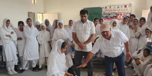 Nuh Mewat News: हेलमेट और सीट बेल्ट का प्रयोग जीवन रक्षा के लिए जरूरी : उपायुक्त अखिल पिलानी
