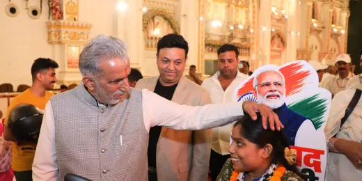 Faridabad News: सेवा संकल्प अभियान के शुभारंभ अवसर पर 200 दिव्यांगजनों को वितरित किए निःशुल्क ई-स्कूटर