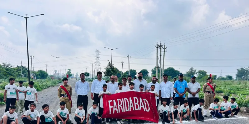 Faridabad News : दौड़ प्रतियोगिता में लगभग 20 स्कूलों के 400 विद्यार्थियों ने भाग लिया