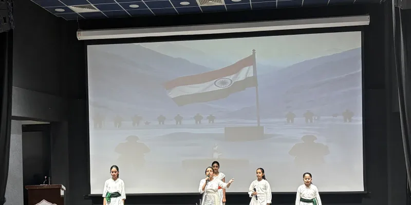 Palwal News :कारगिल विजय दिवस पर केसीएम वर्ल्ड स्कूल में ‘ऑपरेशन विजय’ विशेष प्रार्थना सभा का आयोजन
