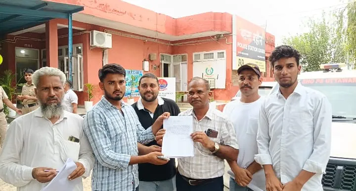 Palwal/Hathin News : आलीमेव गांव के राजकीय स्कूल में सीजेपी के समर्थकों द्वारा प्रदर्शन करने की कोशिश विफल हुई, प्रशासन ने ज्ञापन लेकर मामला शांत कराया