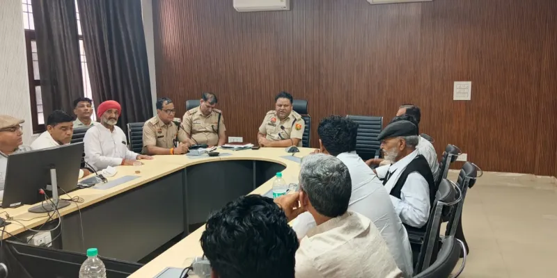 Hathin Palwal News: जलाभिषेक यात्रा के चलते डीएसपी ने ली प्रबुद्धजनों ,सरपंचों की बैठक 