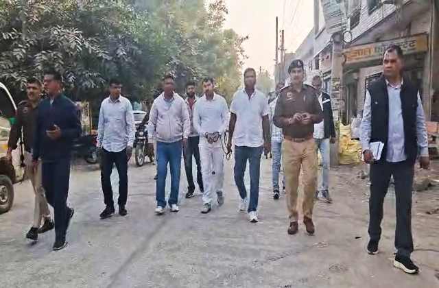 गैंगस्टर दलजीत सिहाग की बेड़ियों में परेड पर विवाद गहराया, खाप महापंचायत की तैयारी