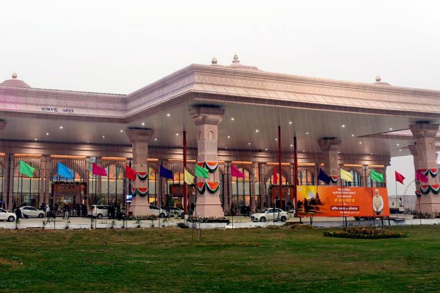 डबल इंजन की सरकार में अयोध्या एयरपोर्ट ने भरी उड़ान