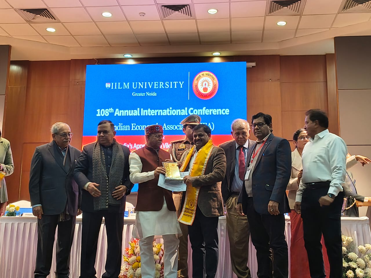 भारतीय आर्थिक संघ ने डॉ. विक्रम सिंह को एक्सीलेंस अवॉर्ड से किया सम्मानित 