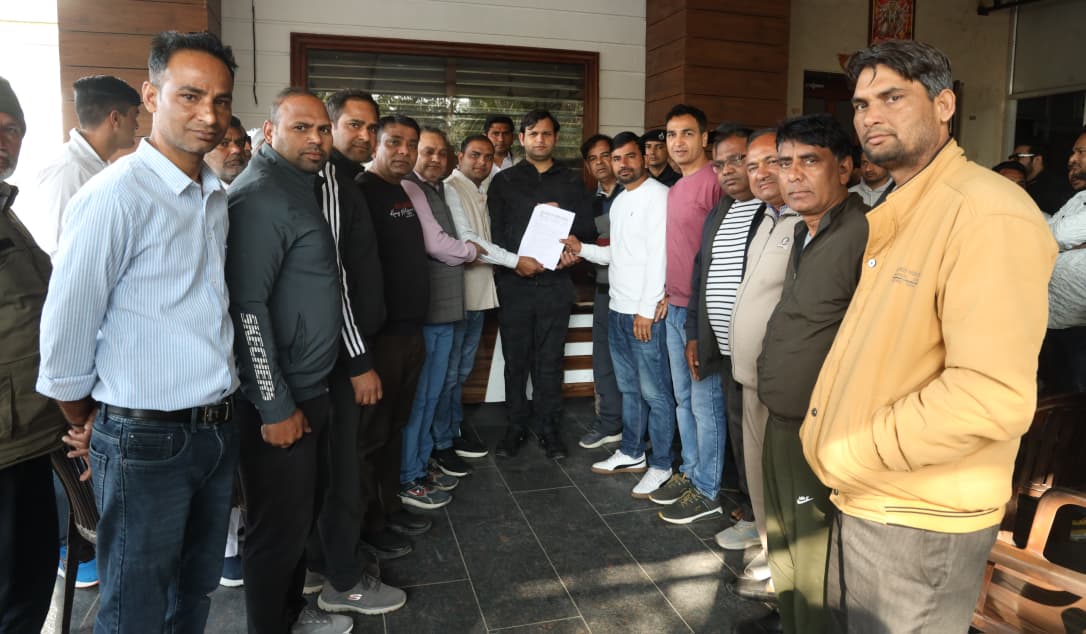 बजट सत्र में सरकार को घेरने की चेतावनी, खेल मंत्री को सौंपा ज्ञापन