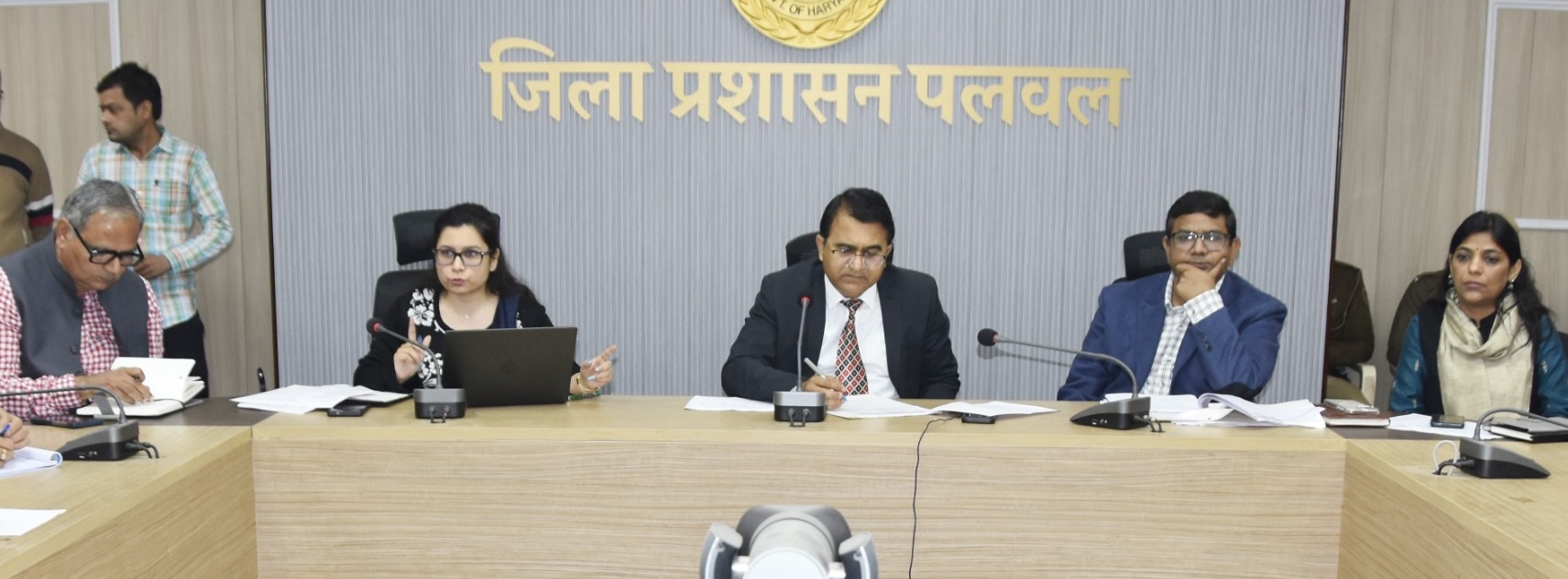 समाधान शिविर, सीएम विंडो व जनसंवाद पोर्टल पर पेंडिंग शिकायतों को करें जीरो: उपायुक्त