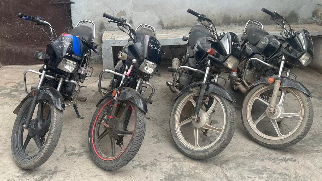 चोरी की चार बाइकों के साथ आरोपी गिरफ्तार 