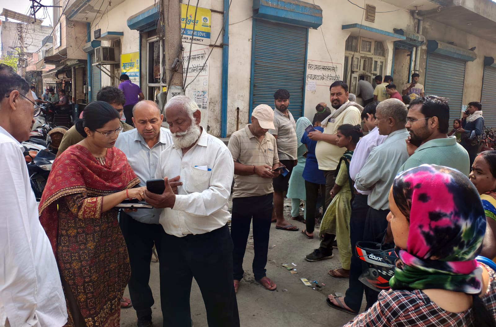 घरेलू गैस सिलेंडर की कालाबाजारी रोकने हेतु फूड सप्लाई विभाग द्वारा चलाया गया चैकिंग अभियान