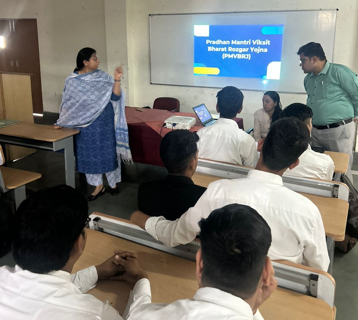 सही कैरियर चुनने के लिए जागरूक रहें युवा : डॉ. नेहा सिंह