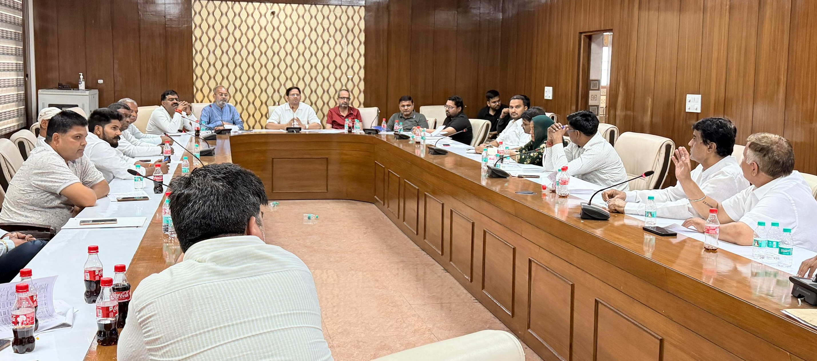 नगर परिषद की बैठक 43 प्रस्तावों पर हुई चर्चा, आधुनिक शहरी विकास पर दिया जोर