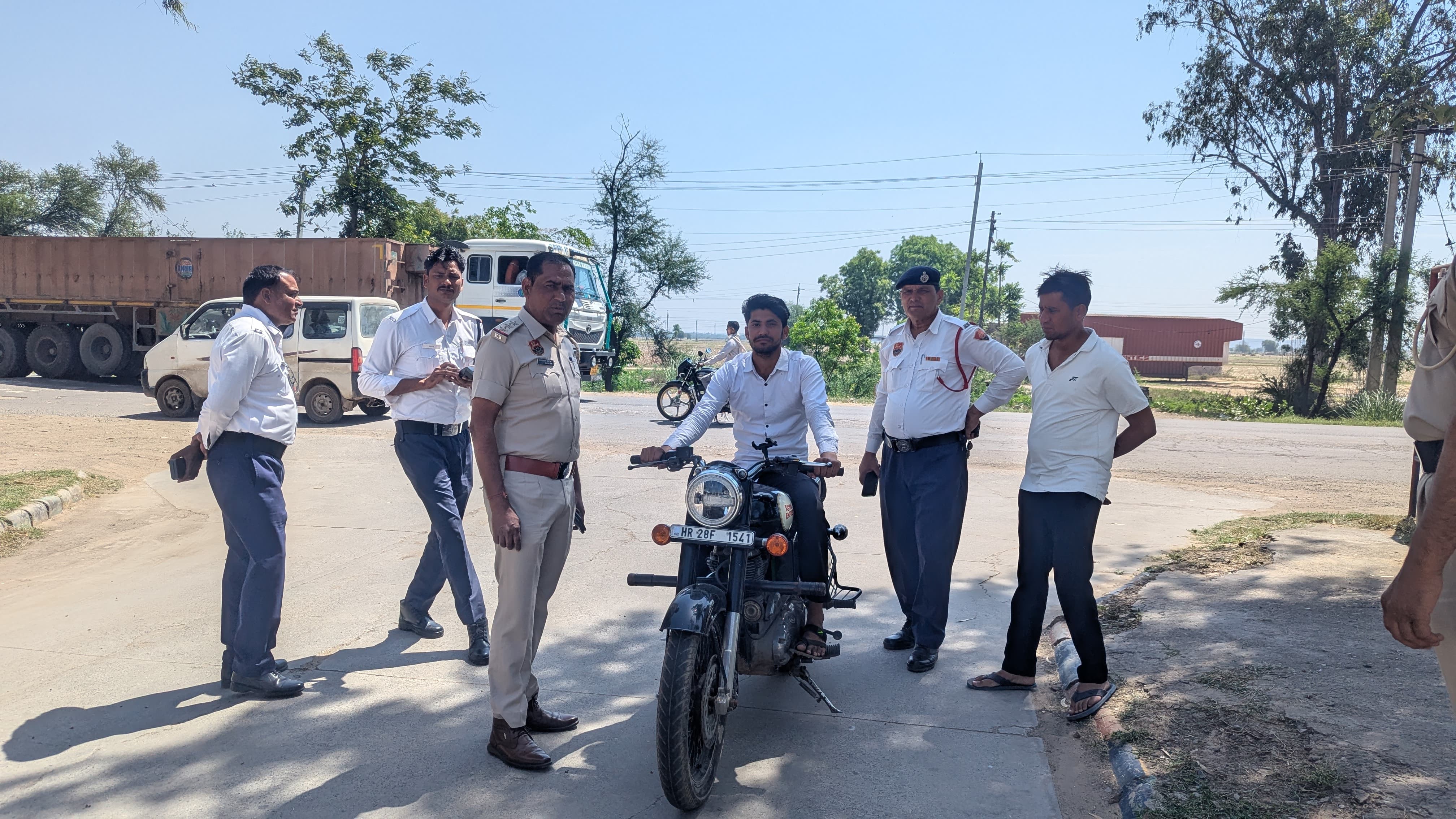 एसपी के आदेशों का होने लगा असर, पटाखा बजाने वाली बुलेट बाइक का 33 हजार रुपये का किया चालान ‌