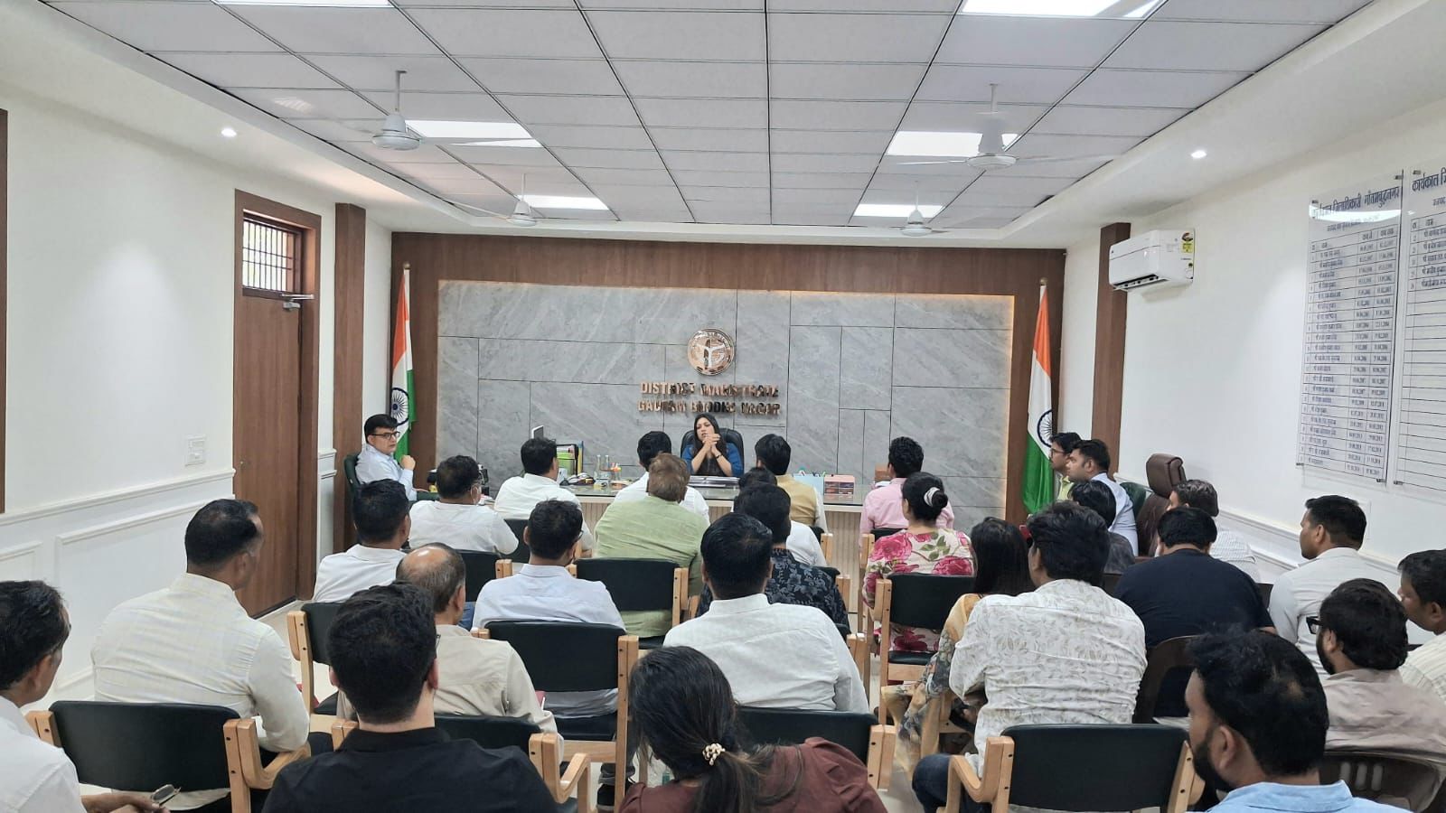 डीएम गौतमबुद्धनगर की अध्यक्षता में विभिन्न औद्योगिक इकाइयों की आउटसोर्सिंग एजेंसी/संविदाकारों की बैठक