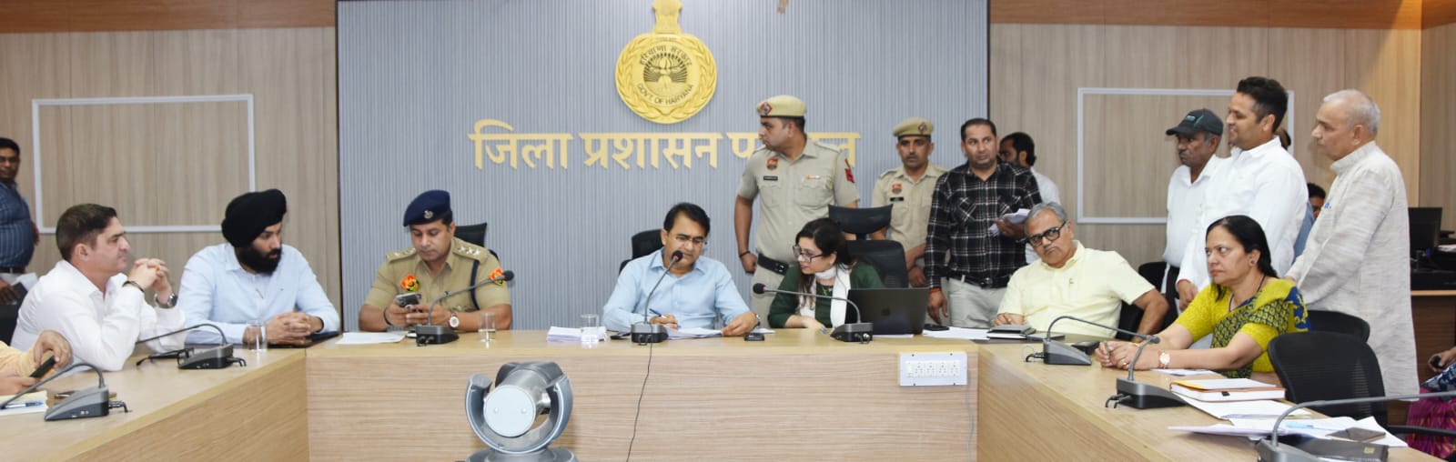 उपायुक्त डा. हरीश कुमार वशिष्ठ ने समाधान शिविर में की जन शिकायतों की सुनवाई