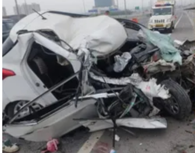 Gurugram News: द्वारका एक्सप्रेस वे पर ट्रक में घुसी कार, दिल्ली के दो युवकों की मौत