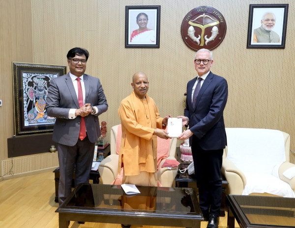सिंगापुर की कम्पनी 'एपी मोलर माएर्स्क के प्रमुख ने की मुख्यमंत्री योगी आदित्यनाथ से मुलाकात