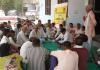Palwal/Hodal News: अपनी मांगो को लेकर ग्रामीण सफाई कर्मचारियों ने किया धरना प्रदर्शन 