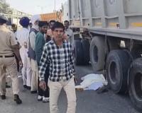  मेजर पैट्रोल पंप के पास तेज रफ्तार डंपर ने एक स्कूटी सवार बुजुर्ग महिला को मारी टक्कर, महिला की मौत डंपर चालक डंपर को छोड़ कर मौके से फरार