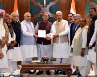 भूपेंद्र सिंह हुड्डा और राव नरेंद्र के नेतृत्व में कांग्रेस विधायक दल ने राज्यपाल को सौंपा ज्ञापन 